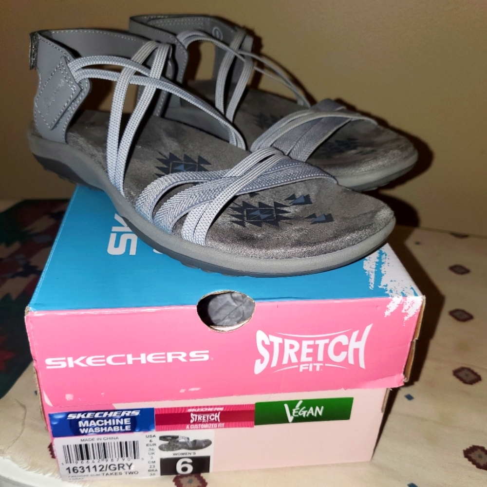 Skechers stretch gry size 6